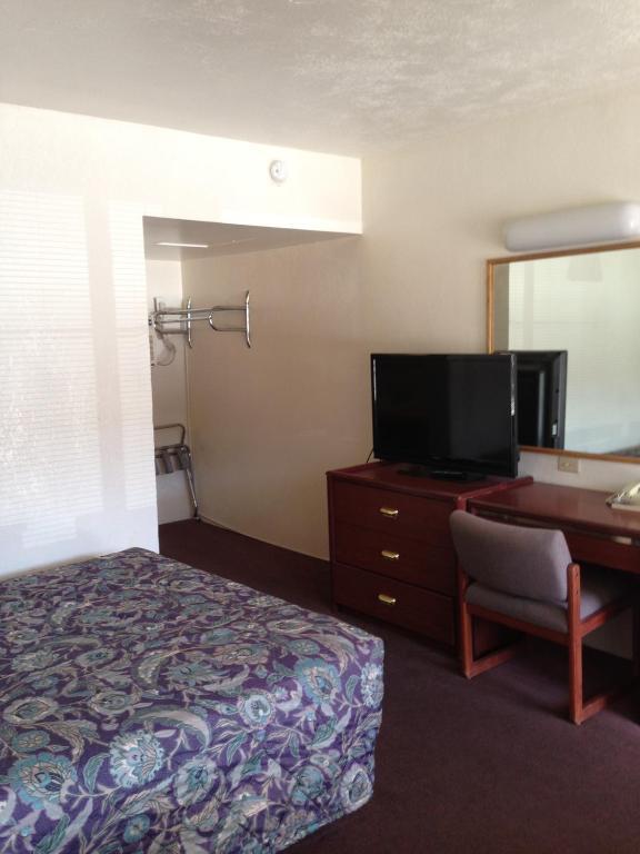 Bel Aire Motel Missoula Room photo